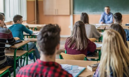 Le nombre d’enseignants non-titulaires dans le secteur public a augmenté de près de 12%