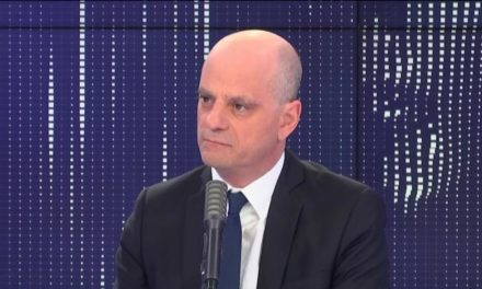 Blanquer déclaré cas contact : « Nous, enseignants, ne le sommes pas quand un de nos élèves est positif ! »