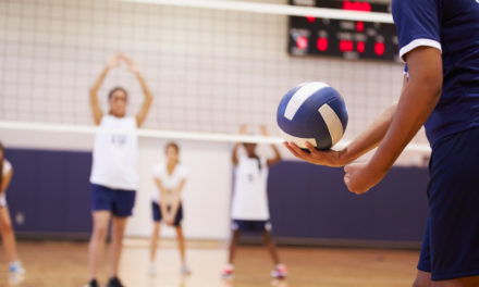 Abandon des deux heures de sport en plus par semaine au collège : Léon Marchand réagit. La ministre lui répond.