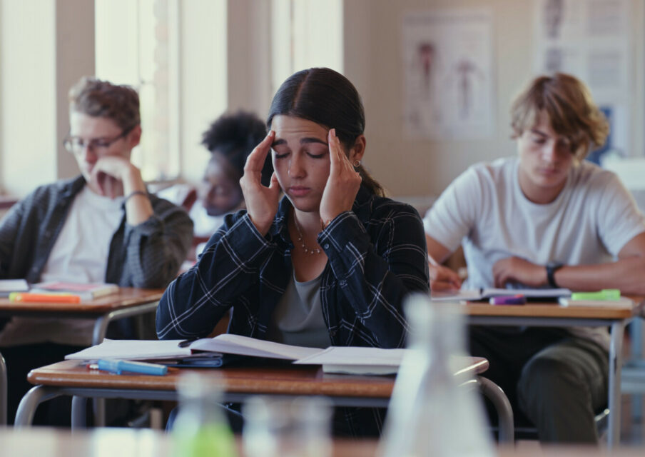 Un adolescent précaire a 54% de risque en plus de sortir du système scolaire sans diplôme