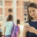 Téléphone portable à l’école : « je pense qu’il n’y a pas sa place » (A. Portier)