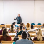 Elisabeth Borne veut rouvrir la concertation sur la formation des enseignants