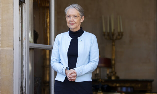 Elisabeth Borne renonce à la suppression de 4000 postes d’enseignants