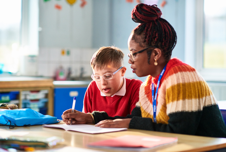 Comité National de Suivi de l’École Inclusive : ni AESH, ni profs